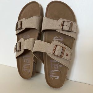 NWOT Mad Love Keava Footbed Sandals